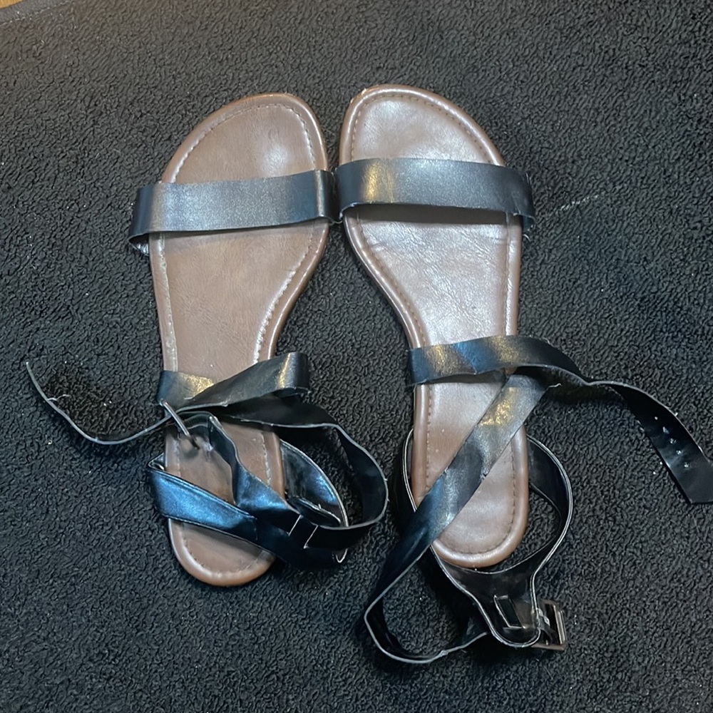 Cross strap sandals
